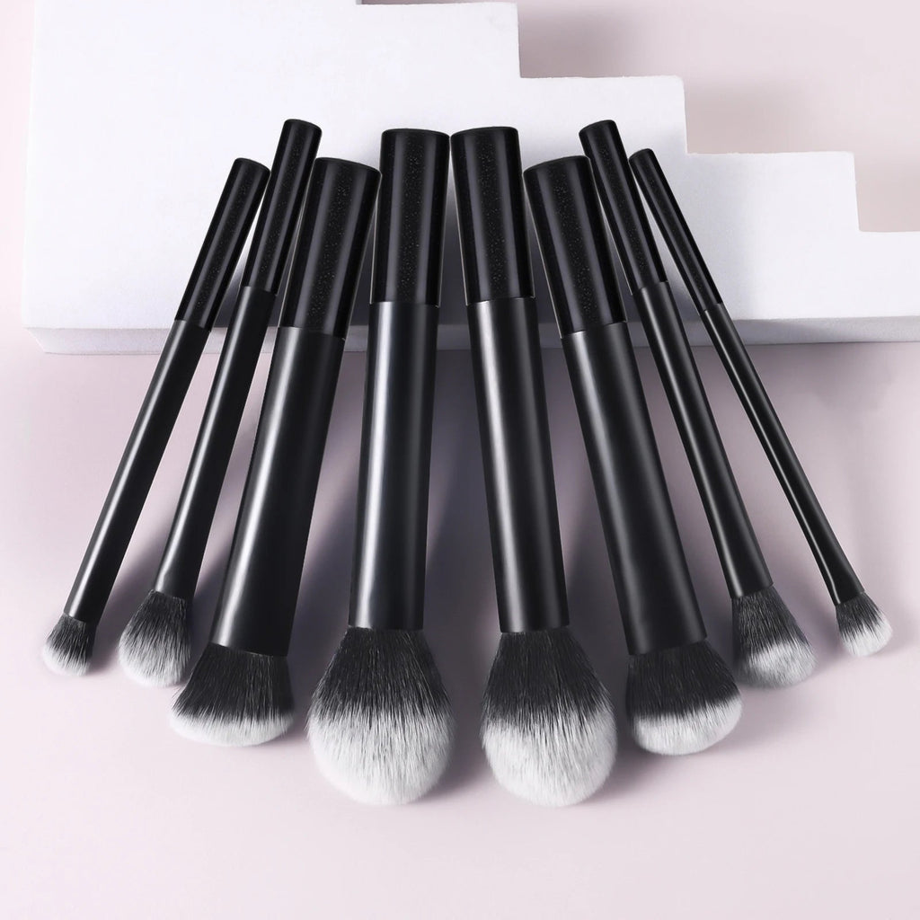 8 - Piece Professional Makeup Brush Set – Soft & Portable Beauty Tools - CosmétiquebyLyria