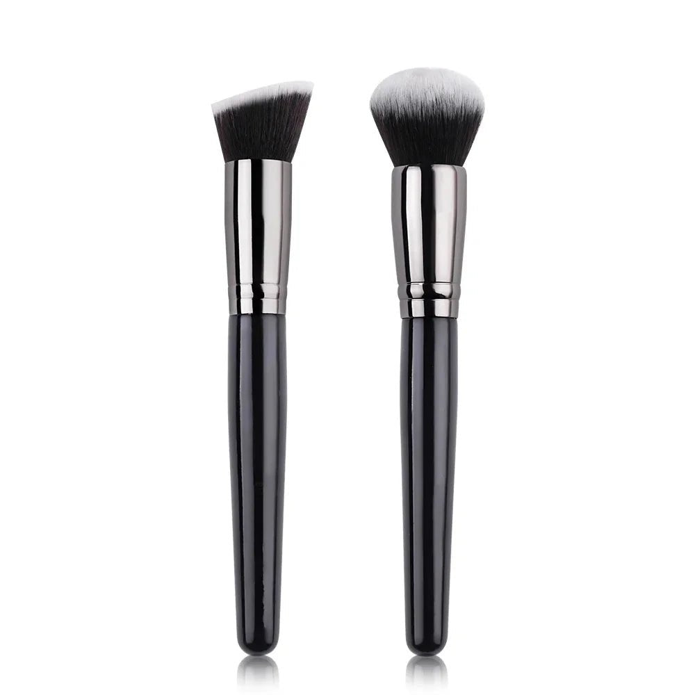 Contour & Foundation Brush – Soft Bristles for Flawless Blending - CosmétiquebyLyria