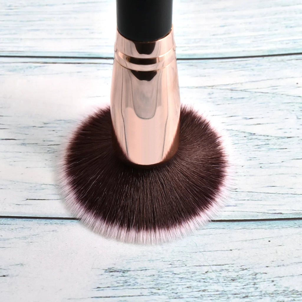 Contour & Foundation Brush – Soft Bristles for Flawless Blending - CosmétiquebyLyria